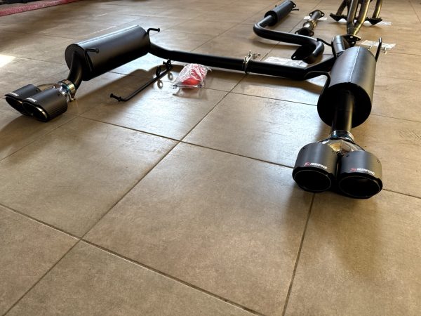 Выхлоп AMG Hyundai Accent 16V, серия Mute, раздвоенные насадки Akrapovic