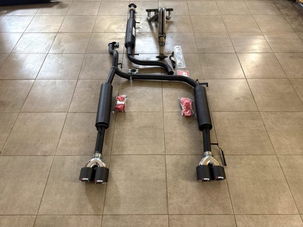 Выхлоп 4-1 Приора седан, раздвоенный, серия Mute, насадки Akrapovic раздвоенные