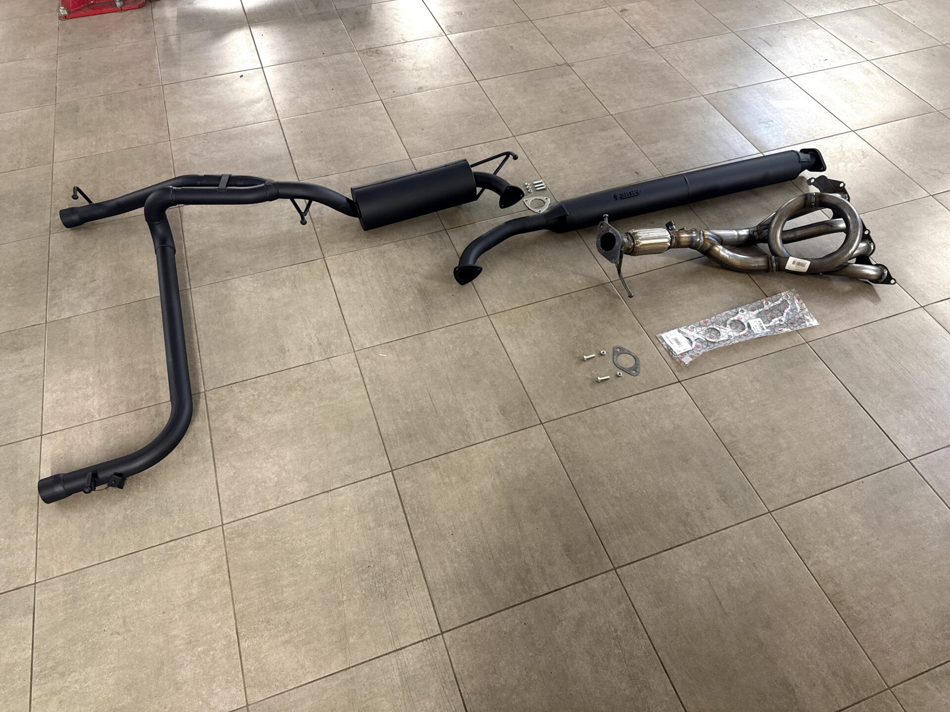 Выхлоп AMG Ford Focus 2 1.8-2.0L, раздвоенный, без насадок Выхлоп AMG Ford Focus 2 1.8-2.0L, раздвоенный, без насадок
